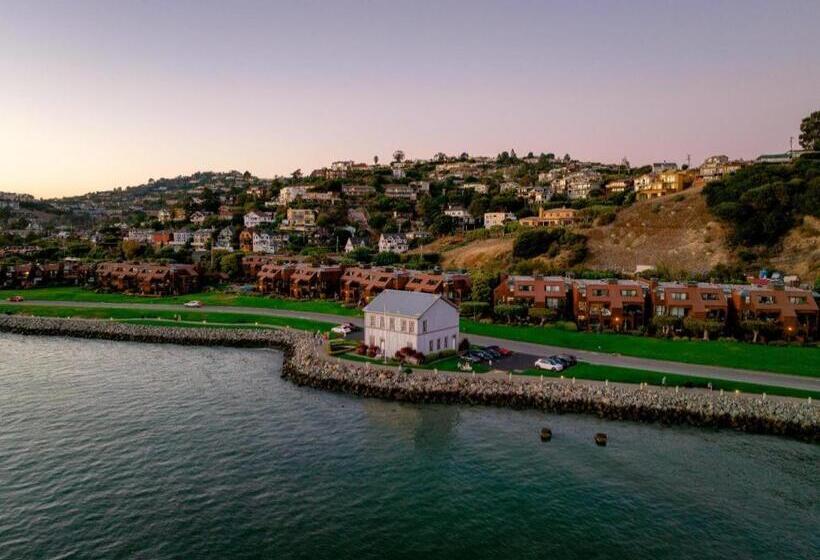 فندق Marin Suites