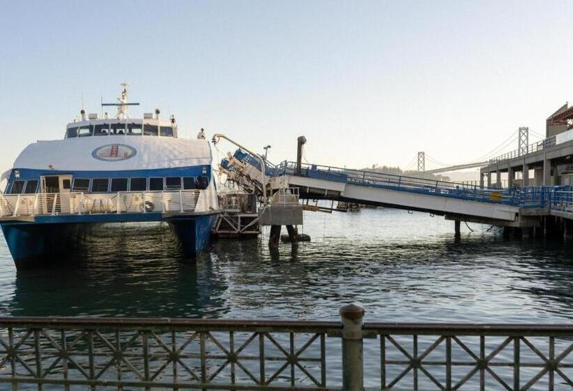 فندق Marin Suites