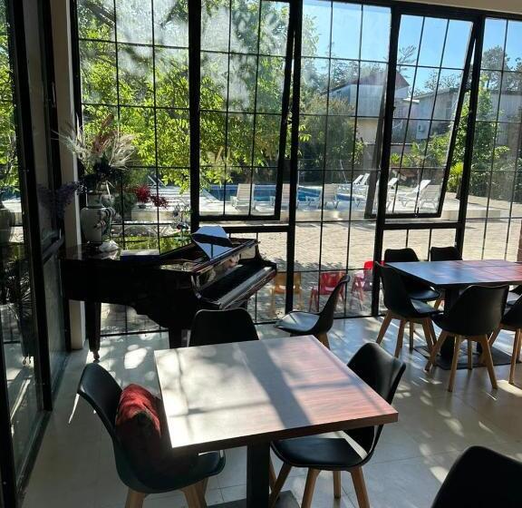 هتل Paradiso Kobuleti