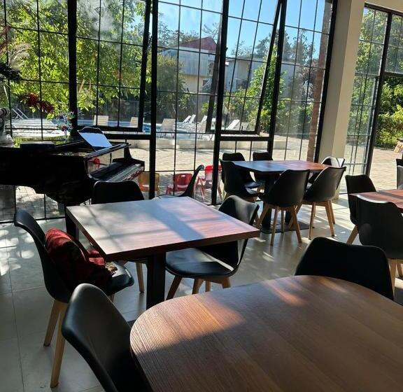 هتل Paradiso Kobuleti