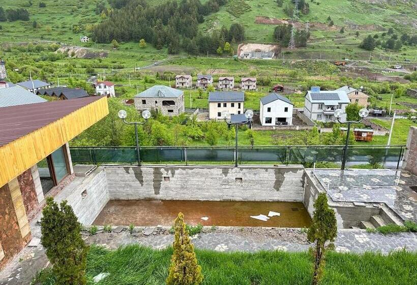 پانسیون Mountain View Villa