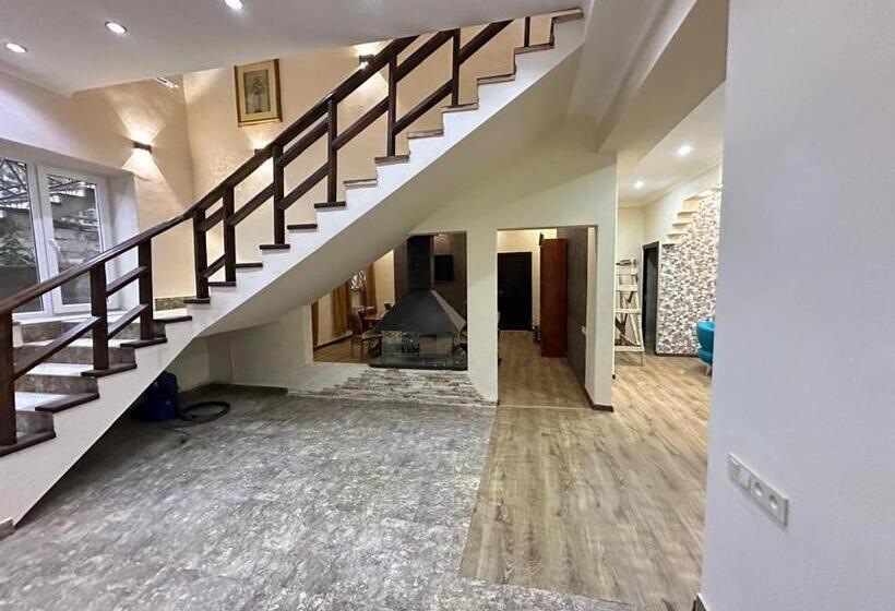 پانسیون Mountain View Villa