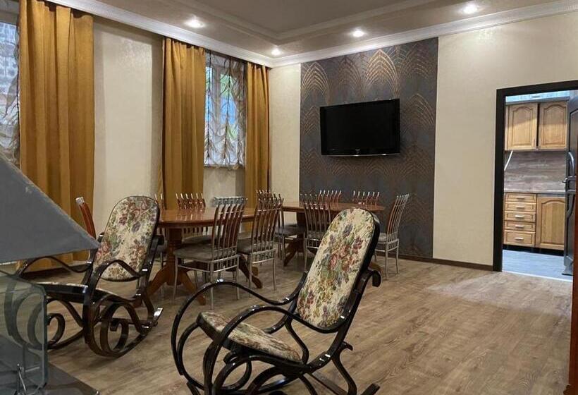 پانسیون Mountain View Villa