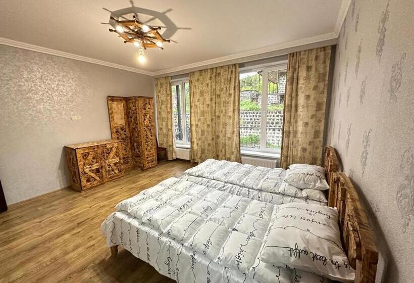 پانسیون Mountain View Villa