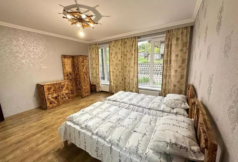 پانسیون Mountain View Villa