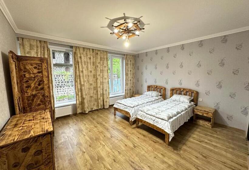 پانسیون Mountain View Villa