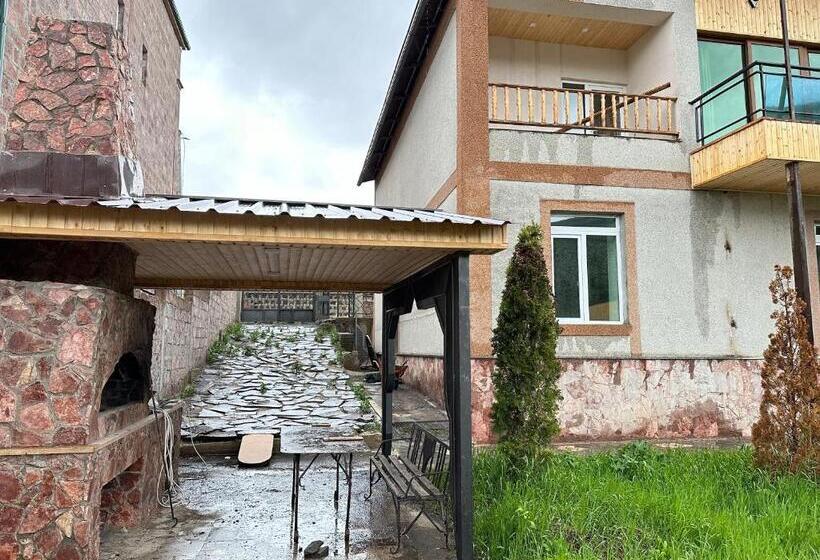 پانسیون Mountain View Villa