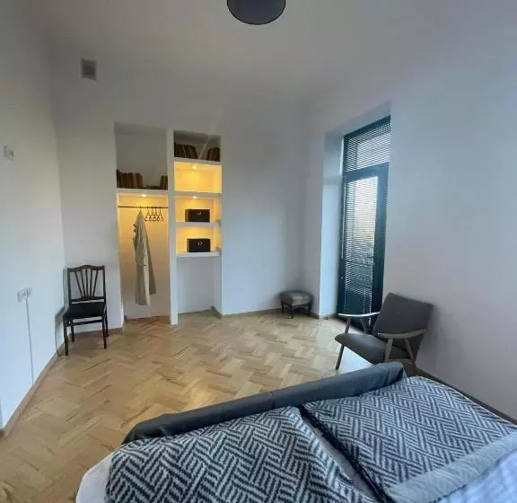 پانسیون Twins Guest House
