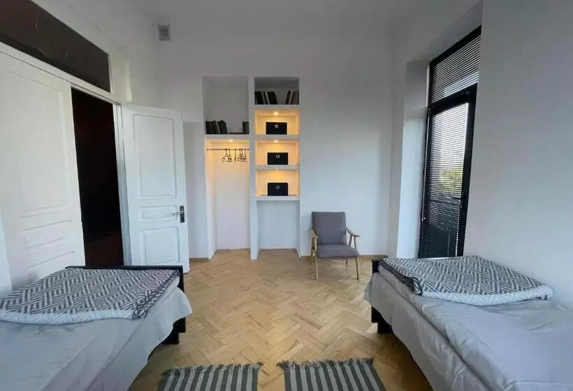 پانسیون Twins Guest House