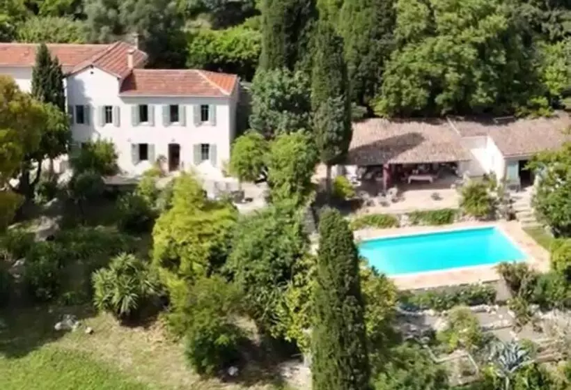تختخواب و صبحانه Bastide De Marie Grasse