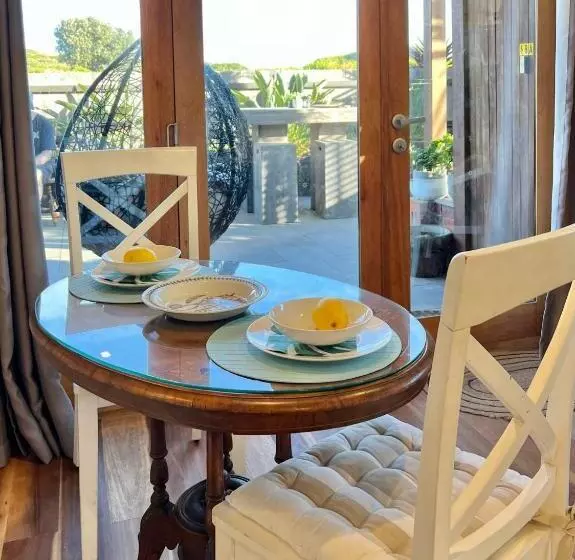 Aamiaismajoitus (B&B) Beachfront Surfers Retreat