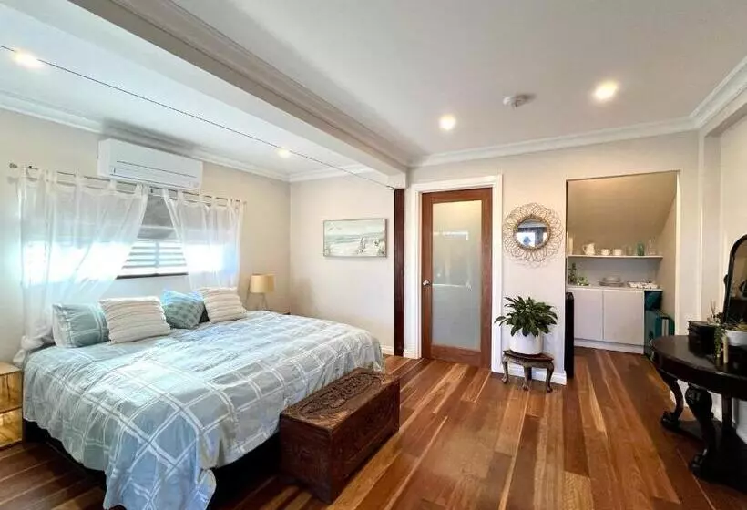 Aamiaismajoitus (B&B) Beachfront Surfers Retreat