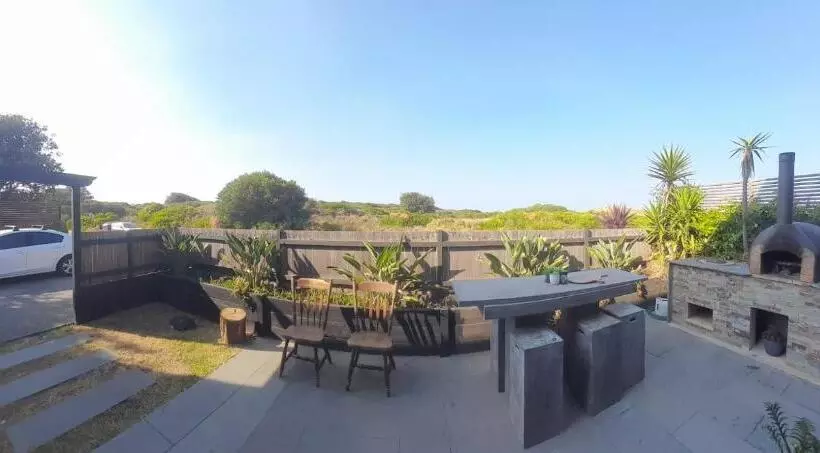 Aamiaismajoitus (B&B) Beachfront Surfers Retreat