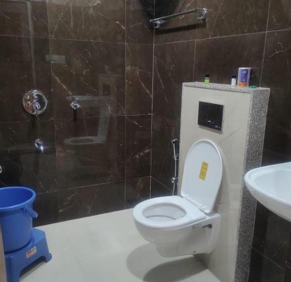 Chardham By Prithvi Hotels H