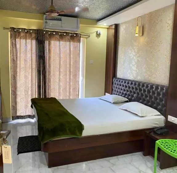 Goroomgo Hotel Arya Palace Puri Near Sea Beach   Luxury And Spacious Room With Parking Facilities
