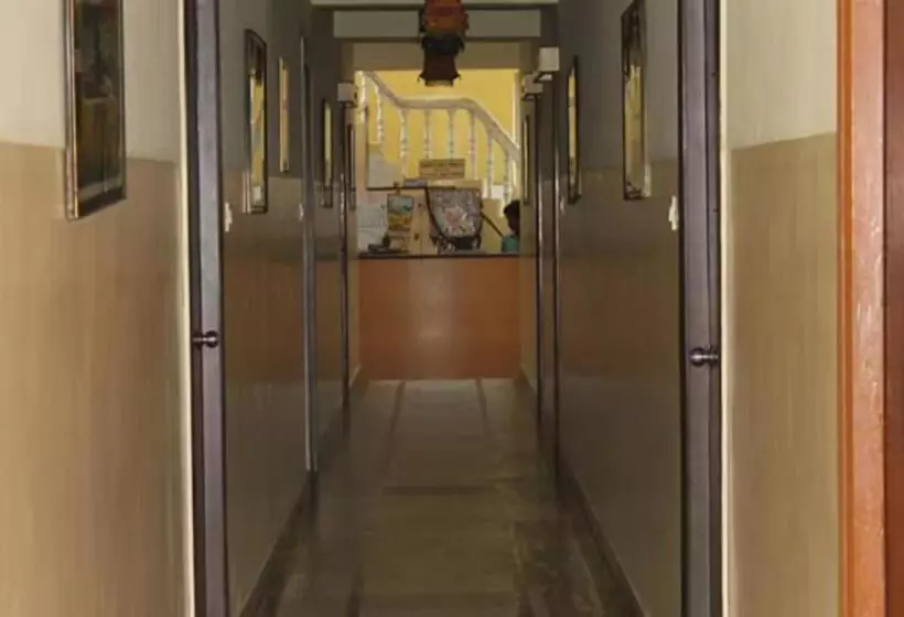 Goroomgo Hotel Arya Palace Puri Near Sea Beach   Luxury And Spacious Room With Parking Facilities