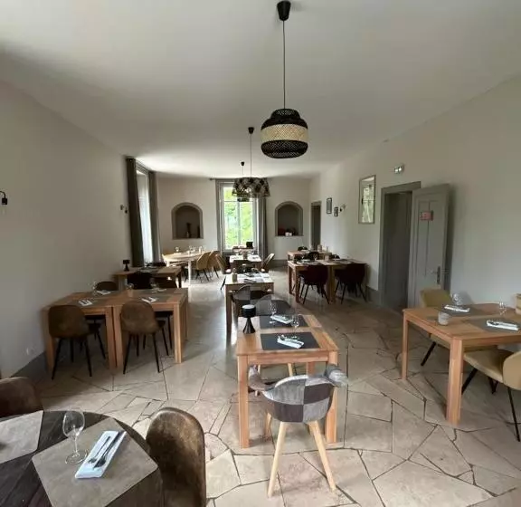 Hotelli Logis Hôtel & Restaurant Le Parcey