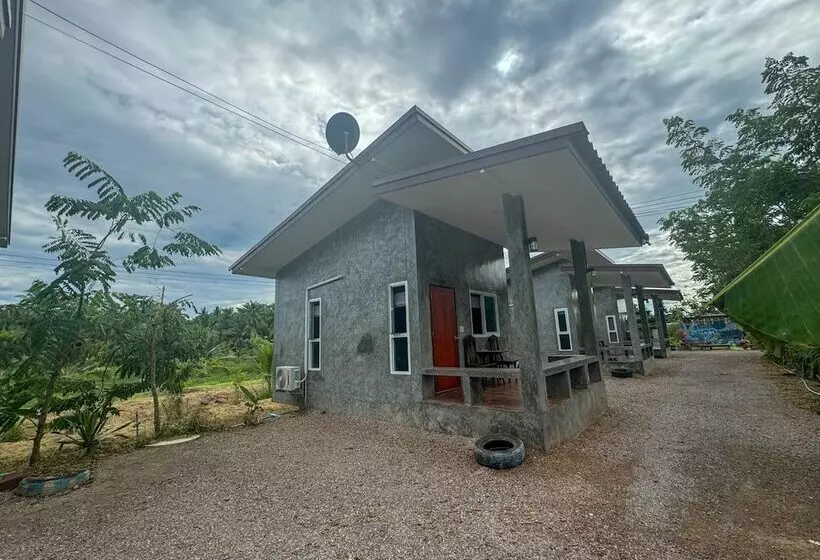 ホテル Toraneethai Homestay Amphawa