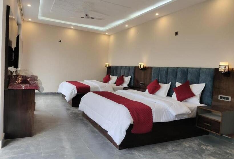 Отель Sudesh Ganga