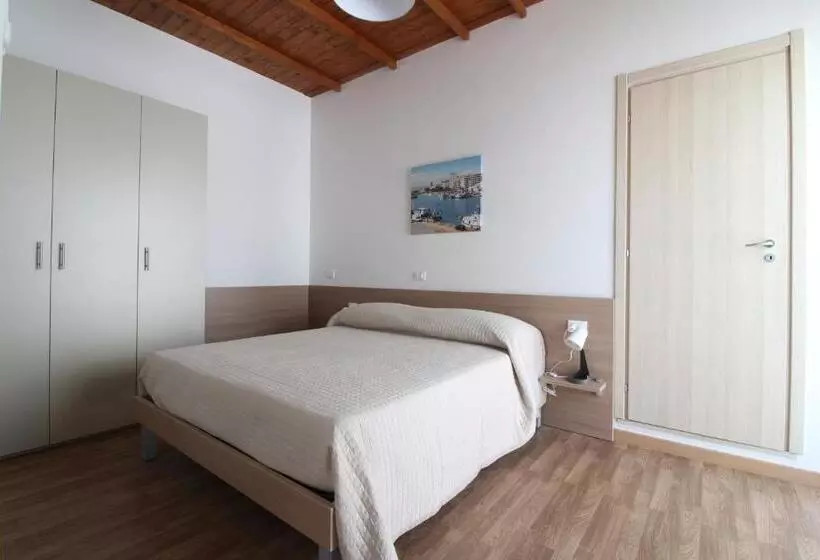 پانسیون Acquacorrente Rooms   A Due Passi Dal Mare