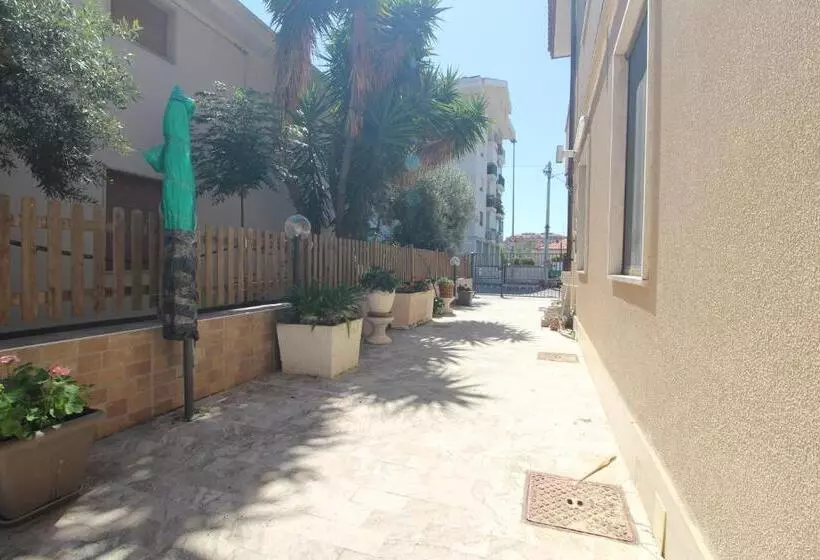 پانسیون Acquacorrente Rooms   A Due Passi Dal Mare