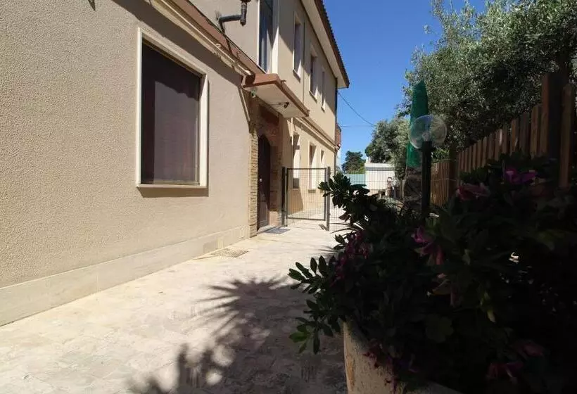 پانسیون Acquacorrente Rooms   A Due Passi Dal Mare