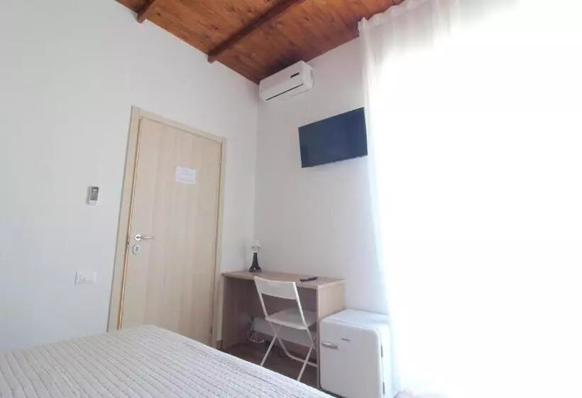 پانسیون Acquacorrente Rooms   A Due Passi Dal Mare