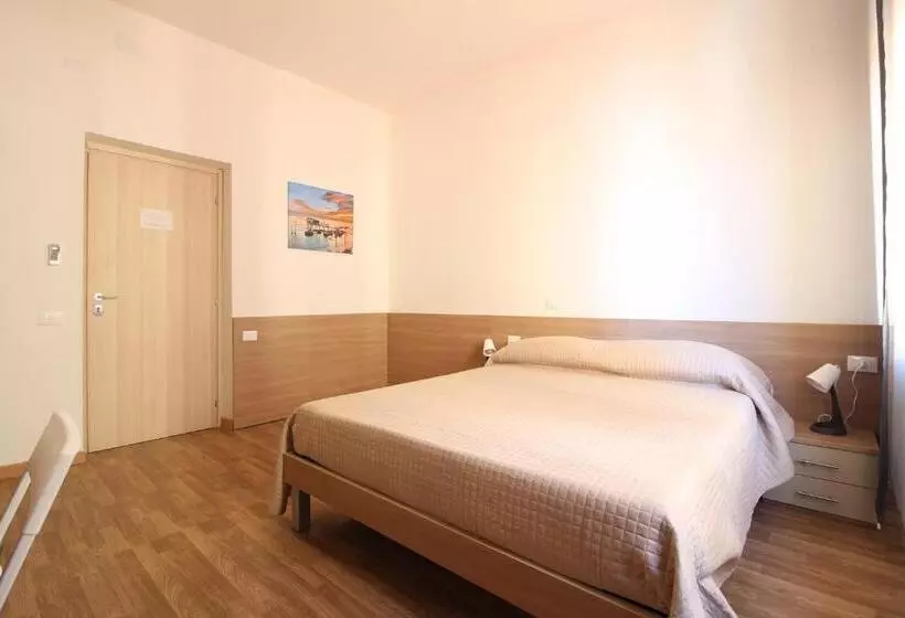 پانسیون Acquacorrente Rooms   A Due Passi Dal Mare