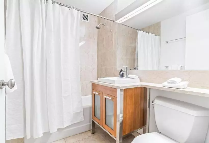 پانسیون Lux Prvt Bath Shared Apt