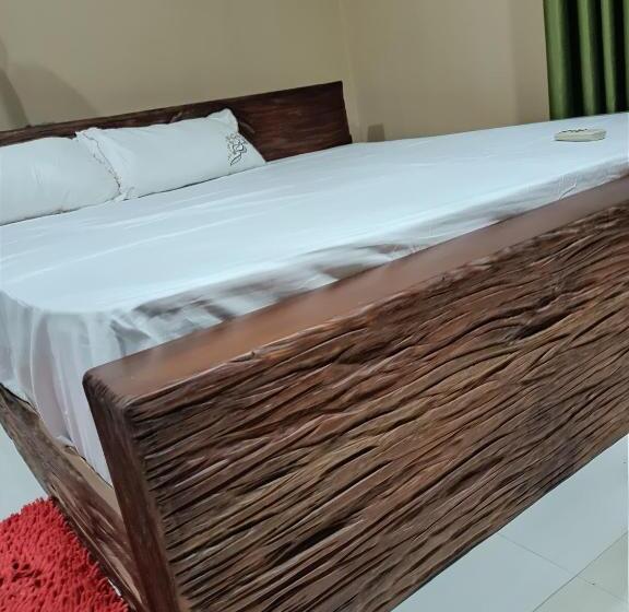 بنسيون Riverside Villa