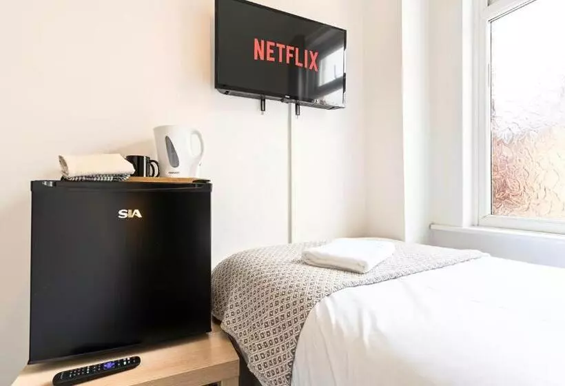ペンション Suite #2   Central Location   Private Ensuite, Smart Tv, Fast Wifi And Free Parking   By Yoko Proper