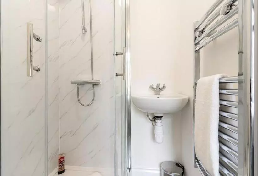 ペンション Suite #2   Central Location   Private Ensuite, Smart Tv, Fast Wifi And Free Parking   By Yoko Proper