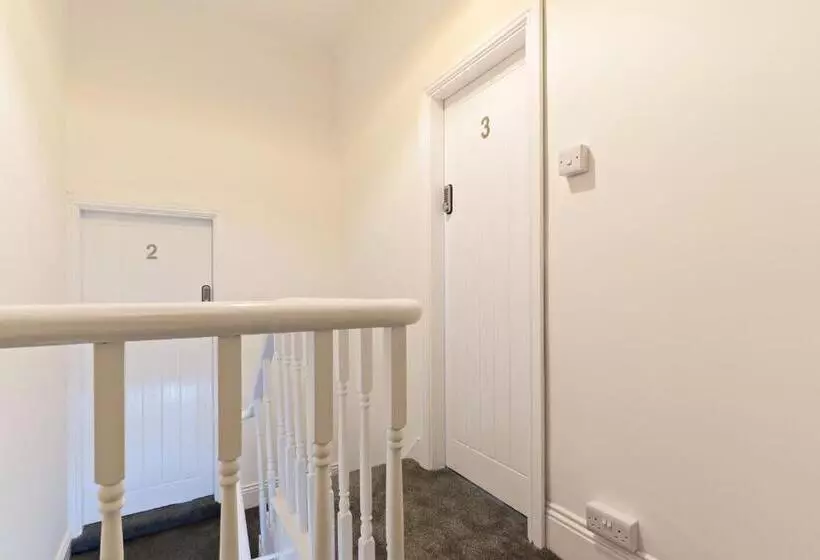 ペンション Suite #2   Central Location   Private Ensuite, Smart Tv, Fast Wifi And Free Parking   By Yoko Proper
