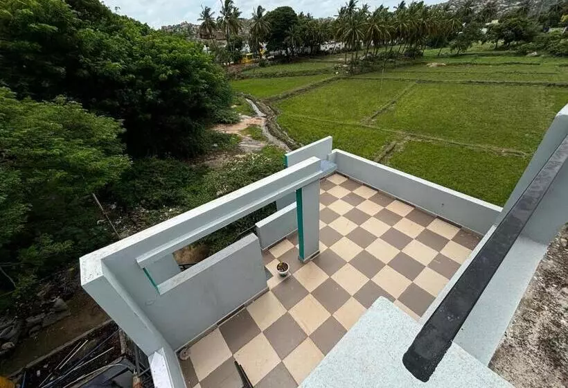 ユースホステル Cocogreen Hampi