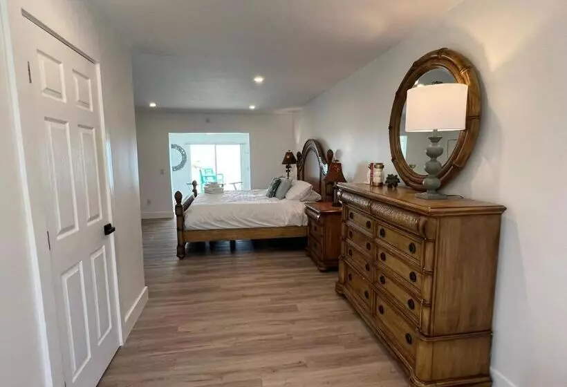 هاستل Guana Beach Inn