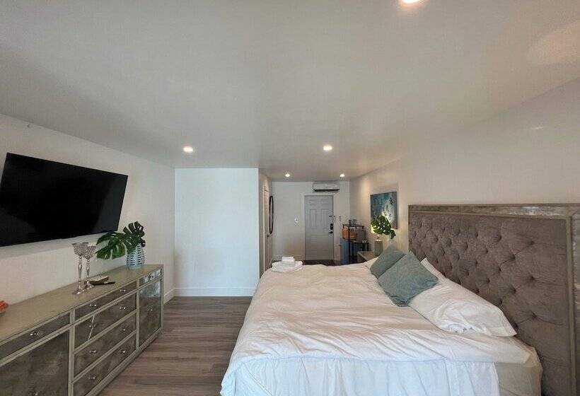 هاستل Guana Beach Inn