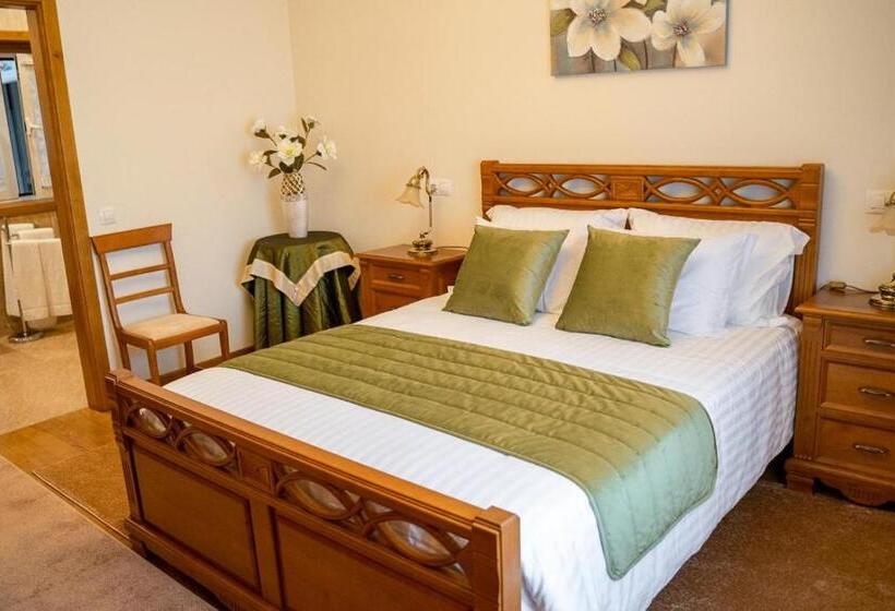 تختخواب و صبحانه Elegância & Carros