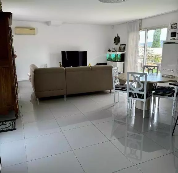 Aamiaismajoitus (B&B) La Maison Des Tarentes