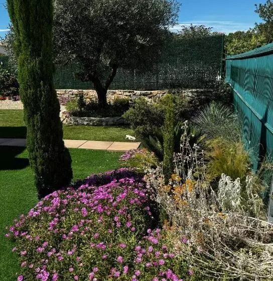 Aamiaismajoitus (B&B) La Maison Des Tarentes