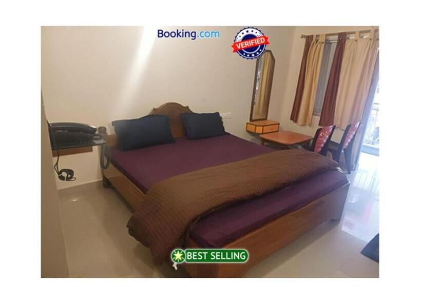 Goroomgo Hotel Rajeshwari Puri Near Sea Beach