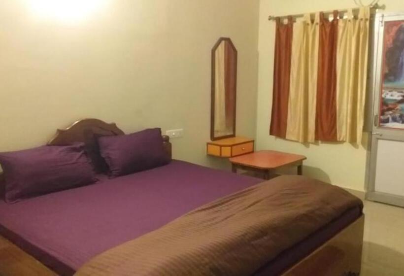 Goroomgo Hotel Rajeshwari Puri Near Sea Beach