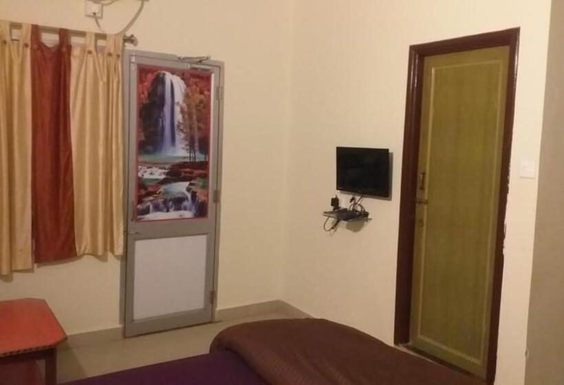 Goroomgo Hotel Rajeshwari Puri Near Sea Beach