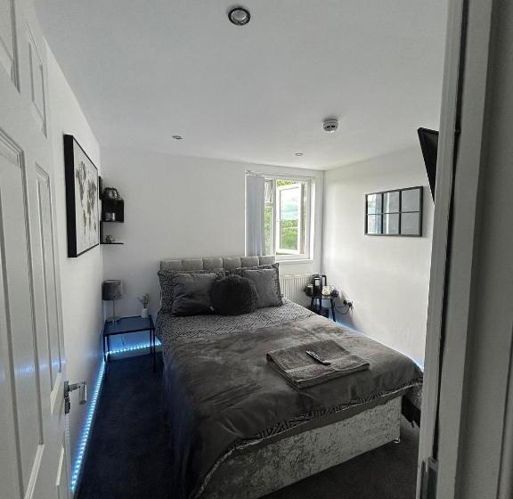 فنادق الكبسولة The Dugout Double Room