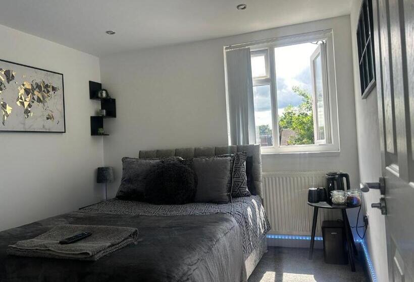 カプセルホテル The Dugout Double Room