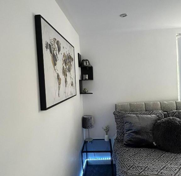 فنادق الكبسولة The Dugout Double Room