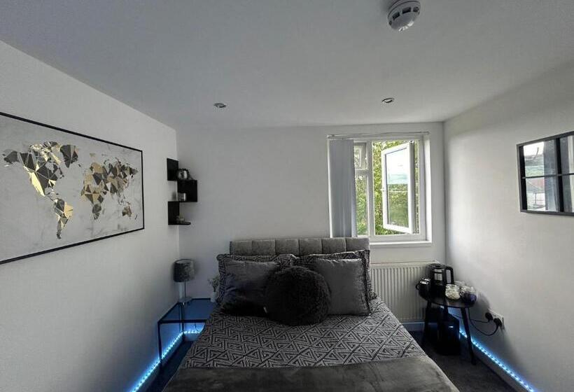 فنادق الكبسولة The Dugout Double Room