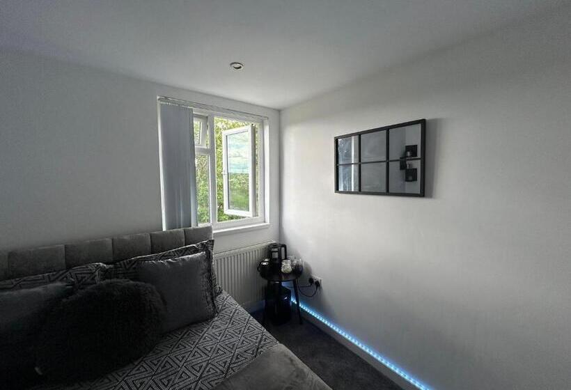 فنادق الكبسولة The Dugout Double Room