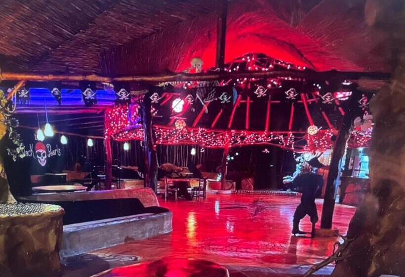 호텔 La Perla Negra Pirate Tours