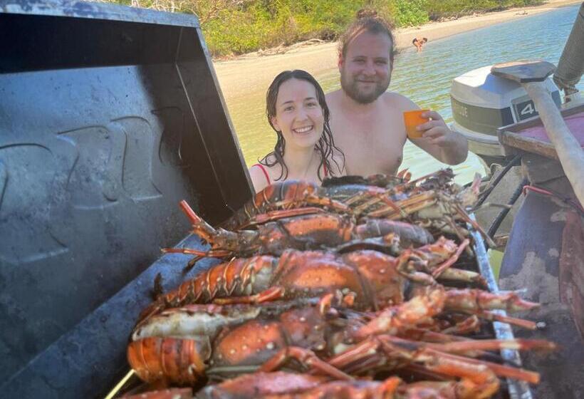 호텔 La Perla Negra Pirate Tours