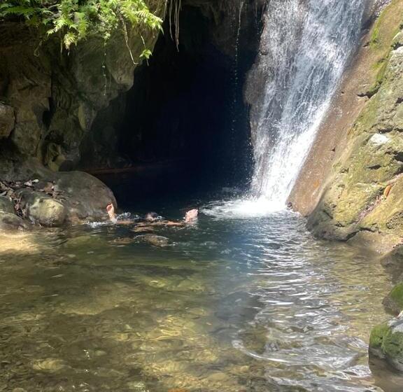 호텔 La Perla Negra Pirate Tours